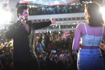 Liger, Vijay Deverakonda Mumbai, vijay deverakonda gets shocked with the huge crowds, Madness