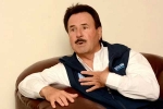 Mexican government, US border, caravan influx to last at least 6 months says tijuana mayor, Play cards